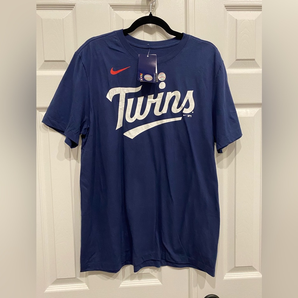 Nike Men's Minnesota Twins Correa #4 Navy T-Shirt large